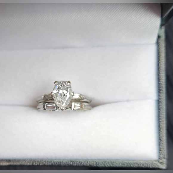 WOMENS 18K WHITE GOLD WEDDING RING SET - Picture 8 of 9